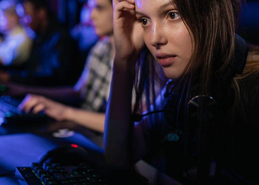Illustration of What Makes Certain Esports Titles Better Suited For Spectator Viewing