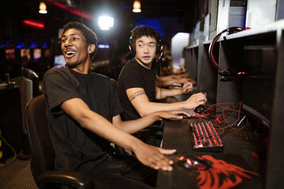 Illustration of What Makes Certain Gaming Mice Better Suited For Precision Over Speed