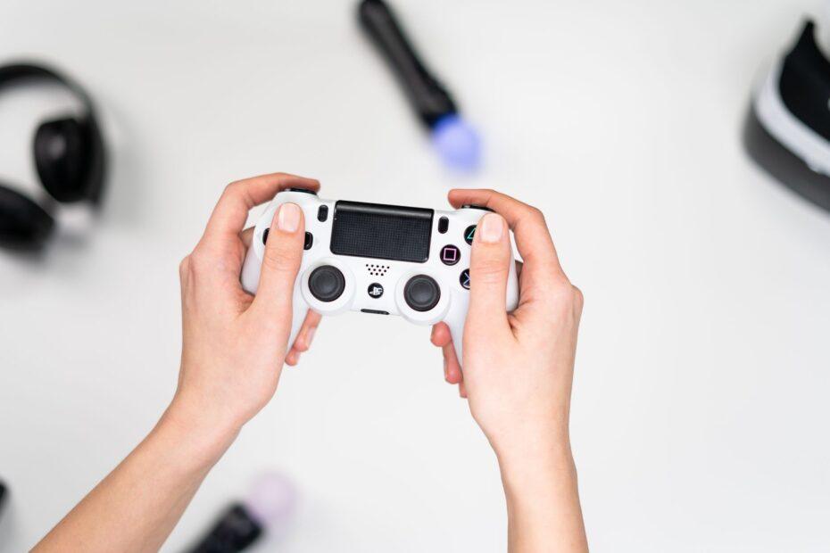 Illustration of Why Some Players Prefer Digital Downloads Over Physical Game Copies